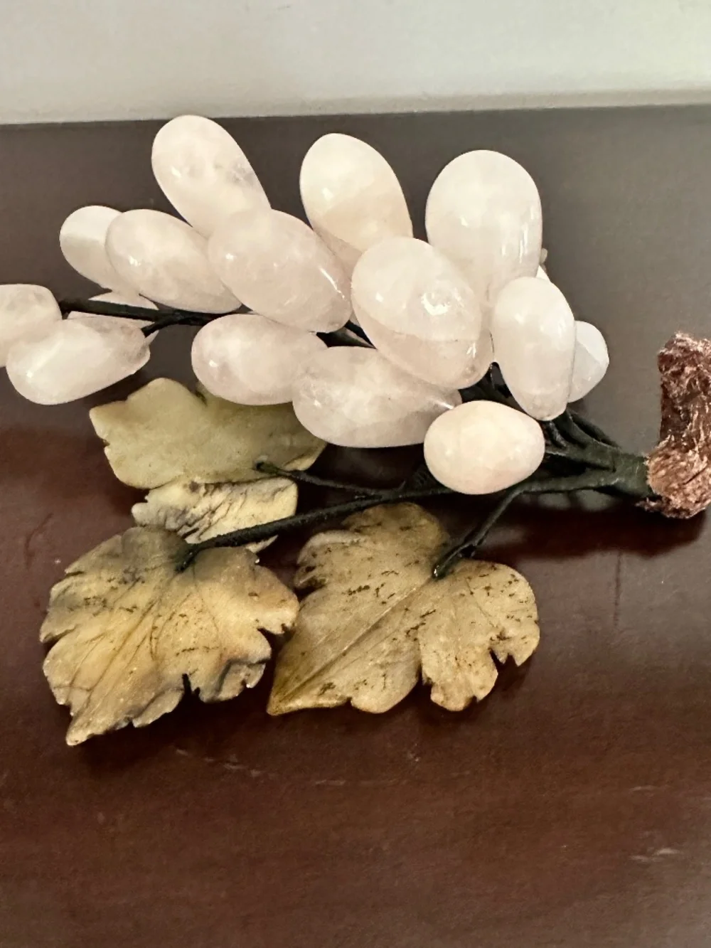 VTG MCM Creamy White Banded Onyx Stone Grape Cluster w/Carved Green Leaf W wibuy